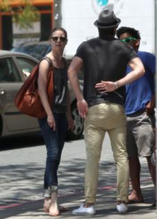 Emily VanCamp feet photo thumbnail