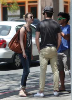 Emily VanCamp feet photo thumbnail