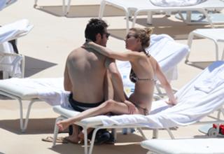 Emily VanCamp feet photo thumbnail