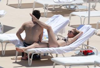 Emily VanCamp feet photo thumbnail