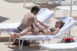 Emily VanCamp feet photo thumbnail