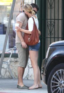 Emily VanCamp feet photo thumbnail