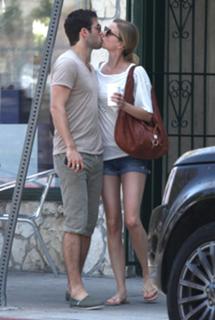 Emily VanCamp feet photo thumbnail