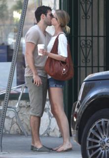 Emily VanCamp feet photo thumbnail