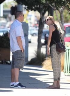 Emily VanCamp feet photo thumbnail