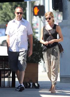 Emily VanCamp feet photo thumbnail