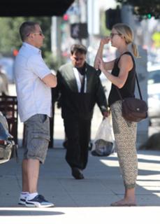Emily VanCamp feet photo thumbnail