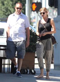 Emily VanCamp feet photo thumbnail
