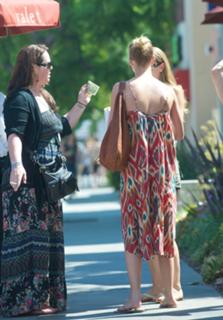 Emily VanCamp feet photo thumbnail