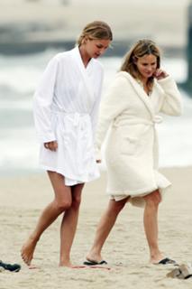 Emily VanCamp feet photo thumbnail
