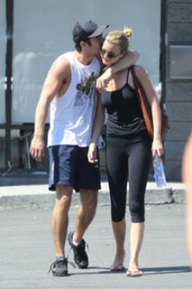 Emily VanCamp feet photo thumbnail