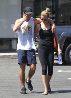Emily VanCamp feet photo thumbnail