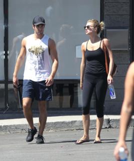 Emily VanCamp feet photo thumbnail