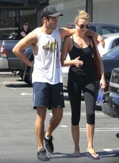 Emily VanCamp feet photo thumbnail