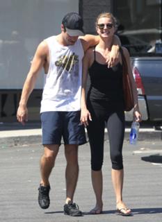 Emily VanCamp feet photo thumbnail