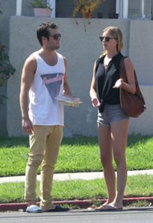 Emily VanCamp feet photo thumbnail