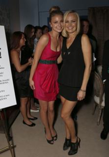 Emily VanCamp feet photo thumbnail
