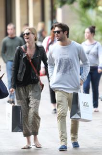Emily VanCamp feet photo thumbnail