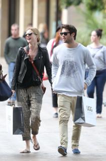 Emily VanCamp feet photo thumbnail