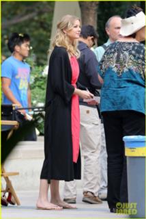 Emily VanCamp feet photo thumbnail