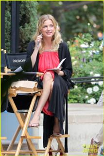 Emily VanCamp feet photo thumbnail