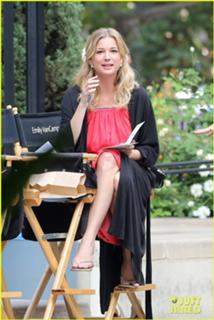 Emily VanCamp feet photo thumbnail