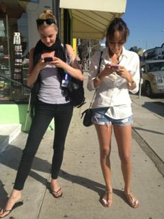 Emily VanCamp feet photo thumbnail