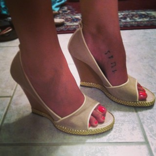 Emily Wears feet photo 7
