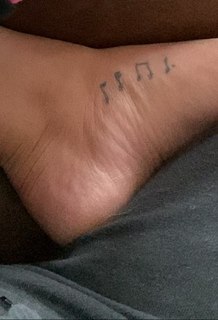 Emily Wears feet photo 20