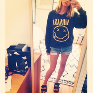 Emily Wickersham feet photo thumbnail
