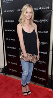 Emily Wickersham feet photo thumbnail