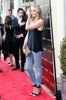 Emily Wickersham feet photo thumbnail