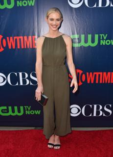 Emily Wickersham feet photo thumbnail