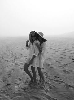 Emily Wickersham feet photo thumbnail