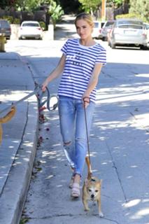 Emily Wickersham feet photo thumbnail