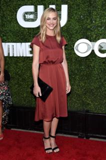 Emily Wickersham feet photo thumbnail