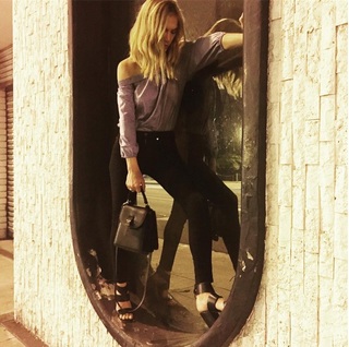 Emily Wickersham feet photo thumbnail