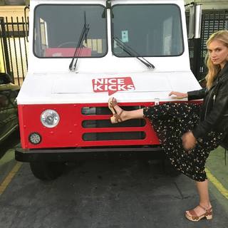 Emily Wickersham feet photo thumbnail