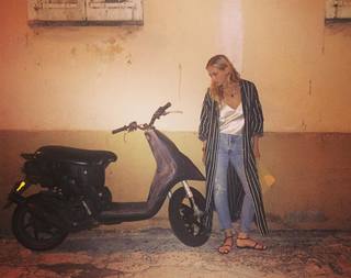Emily Wickersham feet photo thumbnail