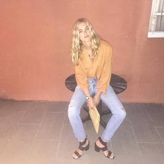 Emily Wickersham feet photo thumbnail