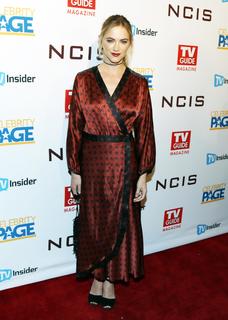 Emily Wickersham feet photo thumbnail