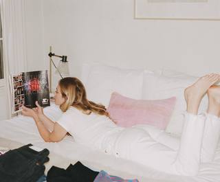 Emily Wickersham feet photo thumbnail