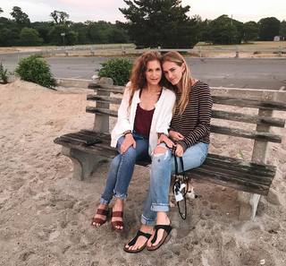 Emily Wickersham feet photo thumbnail