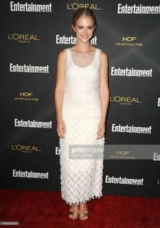 Emily Wickersham feet photo thumbnail