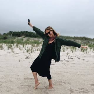 Emily Wickersham feet photo thumbnail