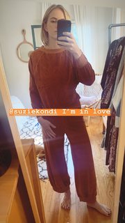 Emily Wickersham feet photo thumbnail