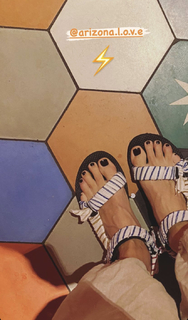Emily Wickersham feet photo thumbnail