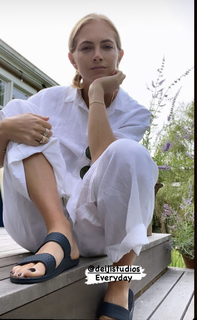 Emily Wickersham feet photo thumbnail