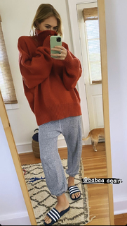 Emily Wickersham feet photo thumbnail