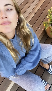 Emily Wickersham feet photo thumbnail